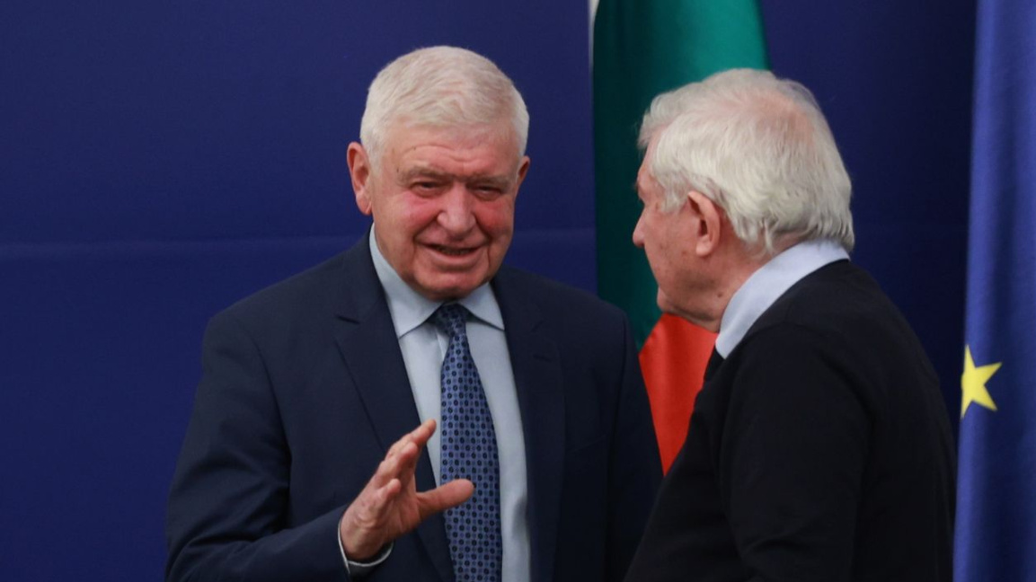 Hükümet, uzatılmış bütçeyi uzatma çalışm...