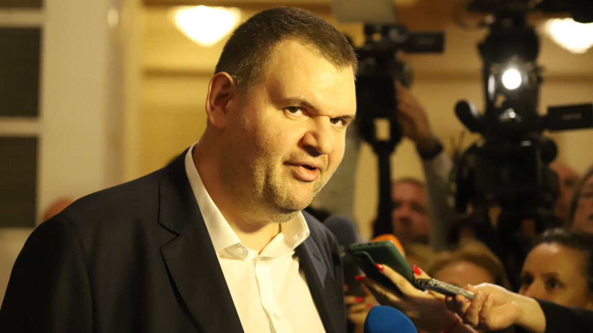 До средата на следващия месец промените в Конституцията може да бъдат разгледани на първо четене в НС