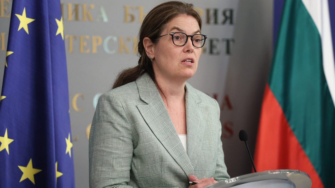 Министър Петрова: До месец - два ще прик...