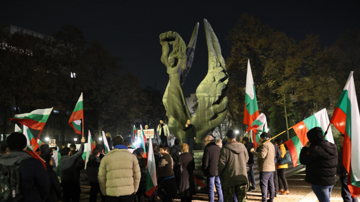 Масови антиправителствени протести в цяла България преди вота на недоверие
