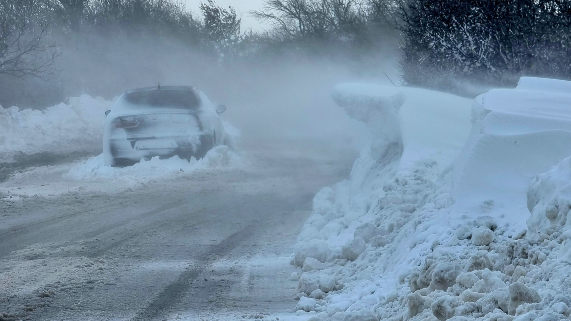 Автомобил по пътя Варна - Добрич.