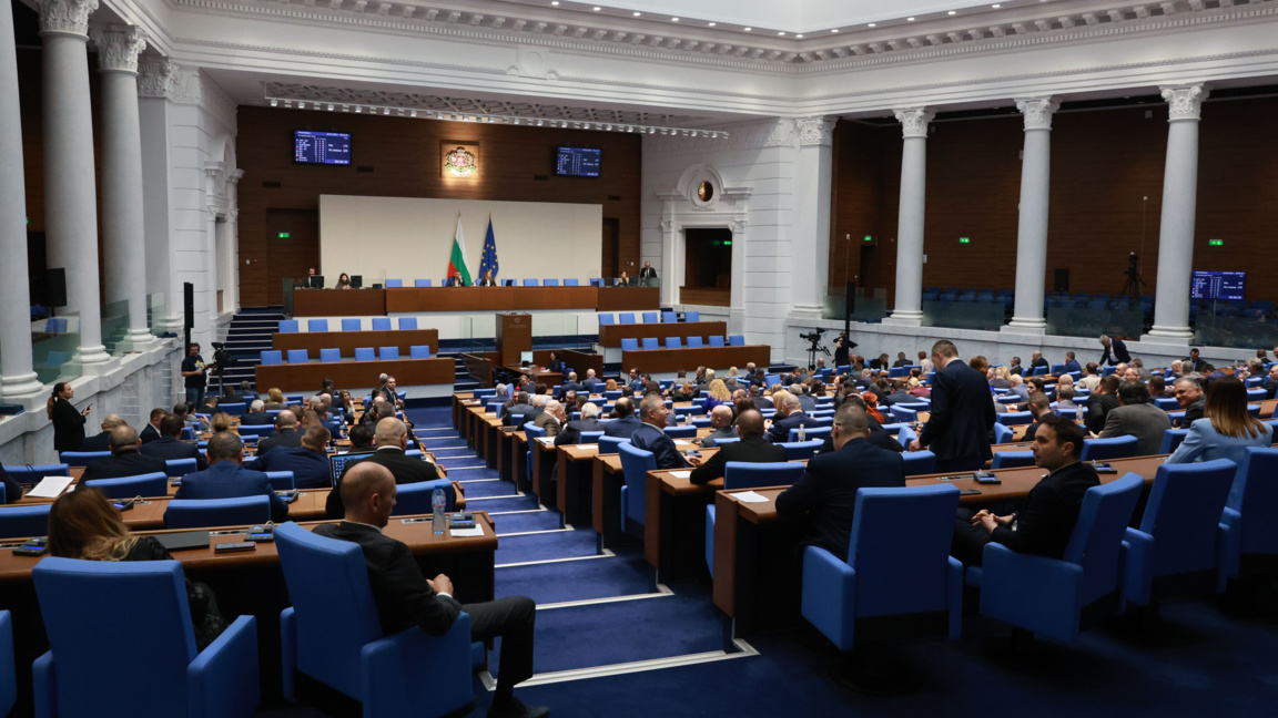 Депутатите отмениха днешния парламентарен контрол