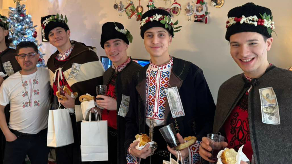 Български коледари наричаха за здраве в Чикаго