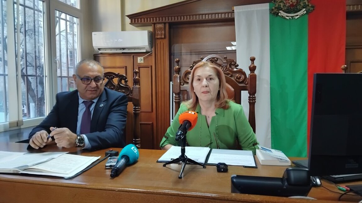 Трифон Бойчев от ГД "Национална полиция" и говорителят на Окръжна прокуратура Албена Стоилова.