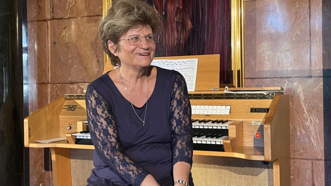 Смесеният хор на БНР открива сезона с авторски концерт на проф. Нева Кръстева