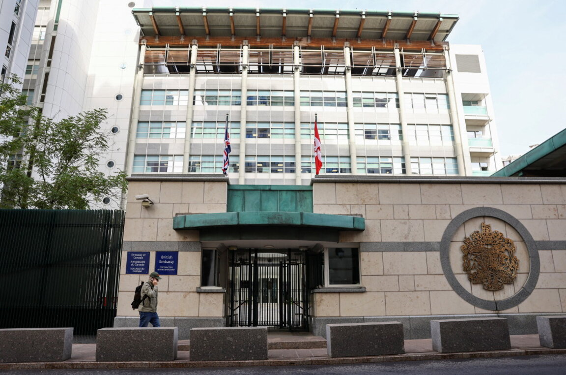 Посолствата на Великобритания и Канада в Москва.