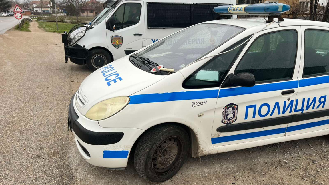 Осем души са задържани при полицейска ак...