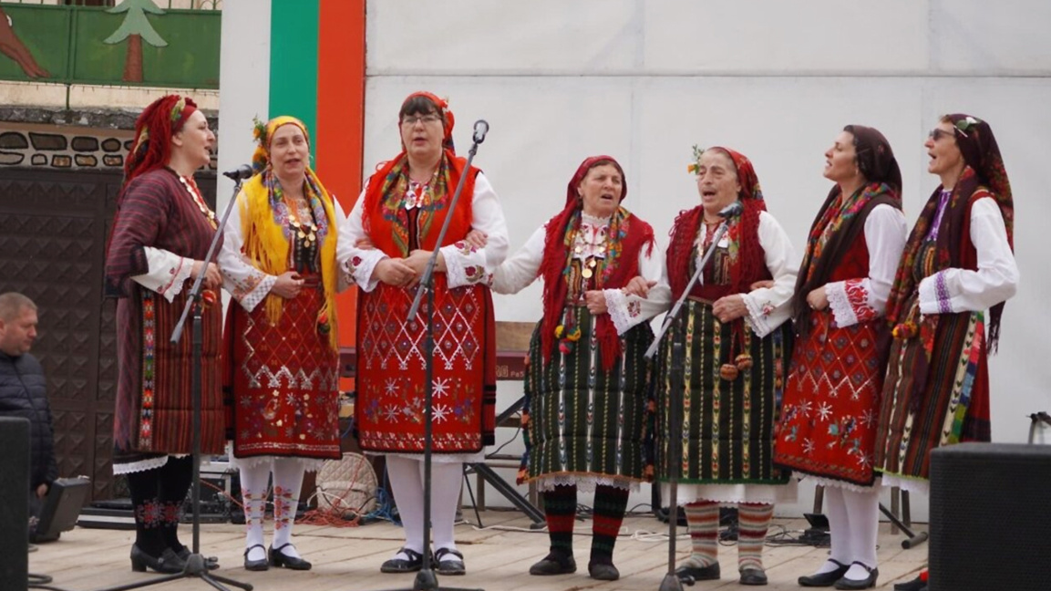 Добърските баби съхраняват съкровище от фолклора ни – Водични песни