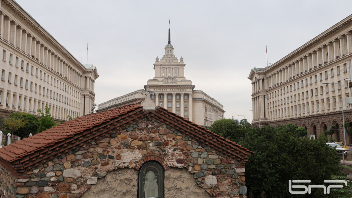 Парламентът пак не заседава, пак поради липсата на кворум