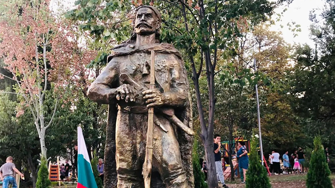 Monument to Stahil voyvoda in the town of Vetren