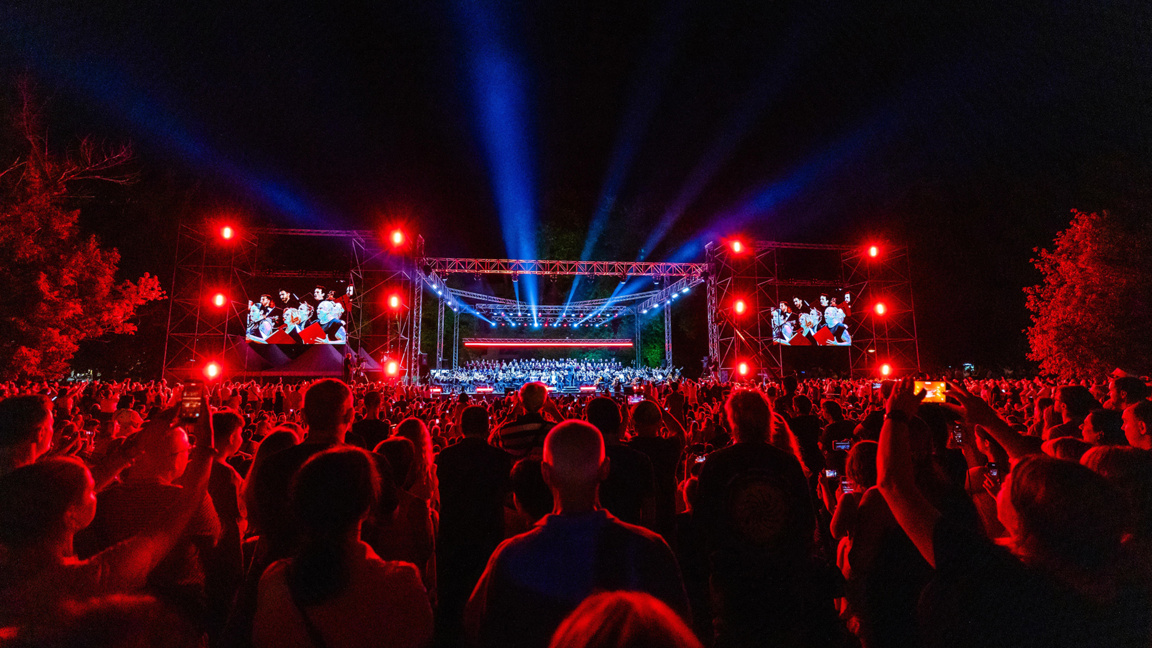 Más de 20.000 personas en el concierto d...