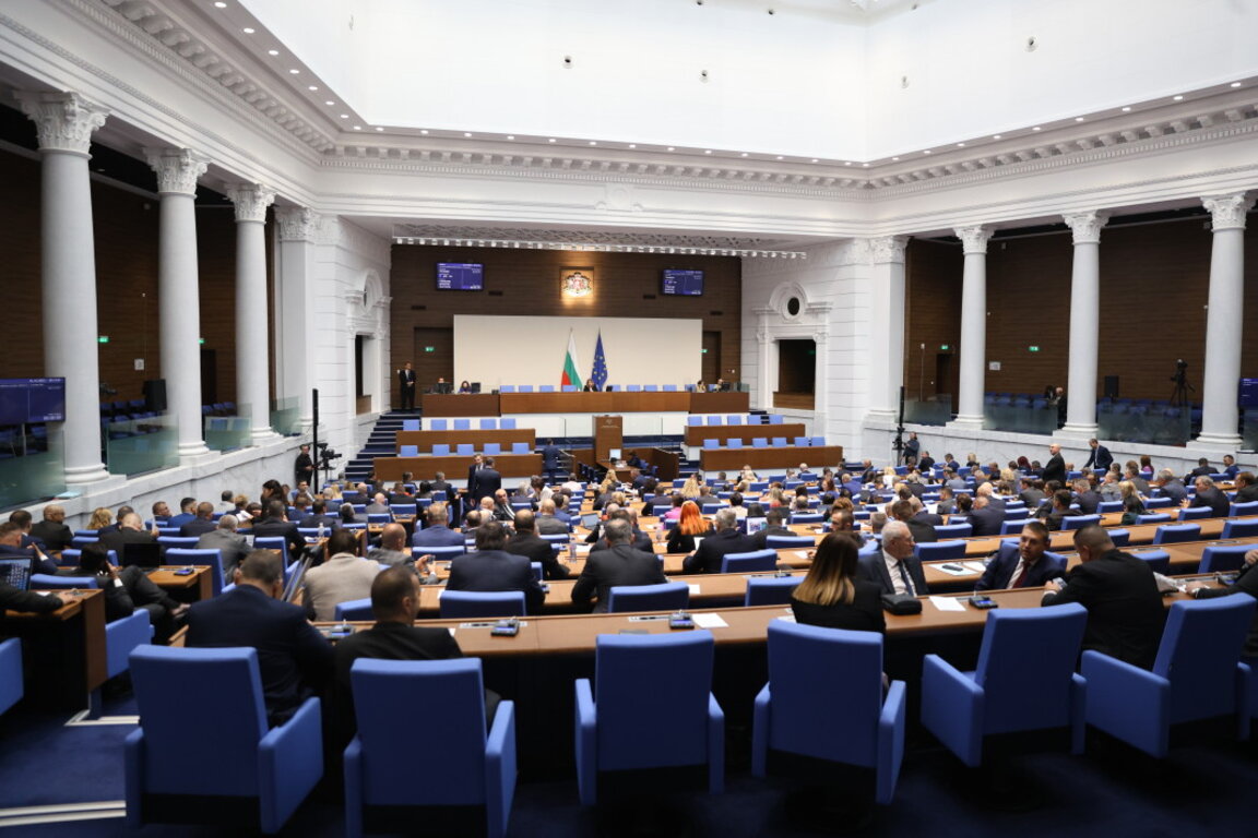 На първо четене депутатите решиха председателите на ДАТО и ДАР да бъдат избирани от НС