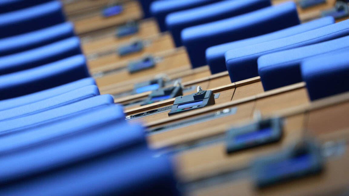 Депутатите гласуват втория вот на недоверие към кабинета