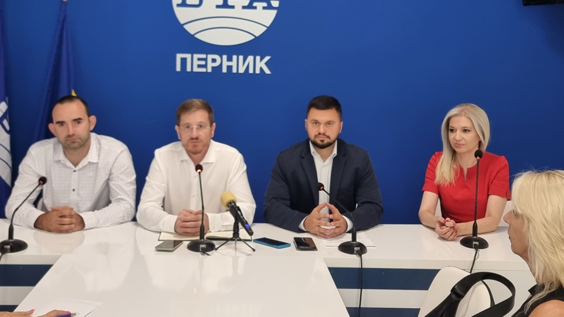 Искат проверка на дейността на кариерите...