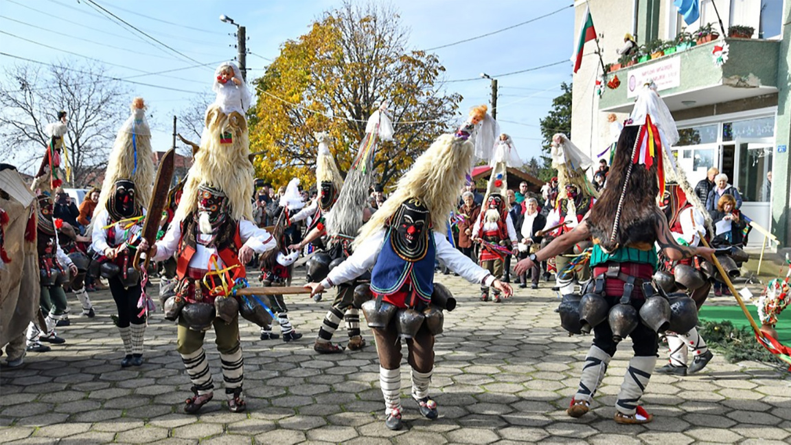 Fête hivernale du folklore au village Hr...