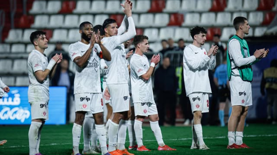 Спряха футбола в Израел, евакуират двама...