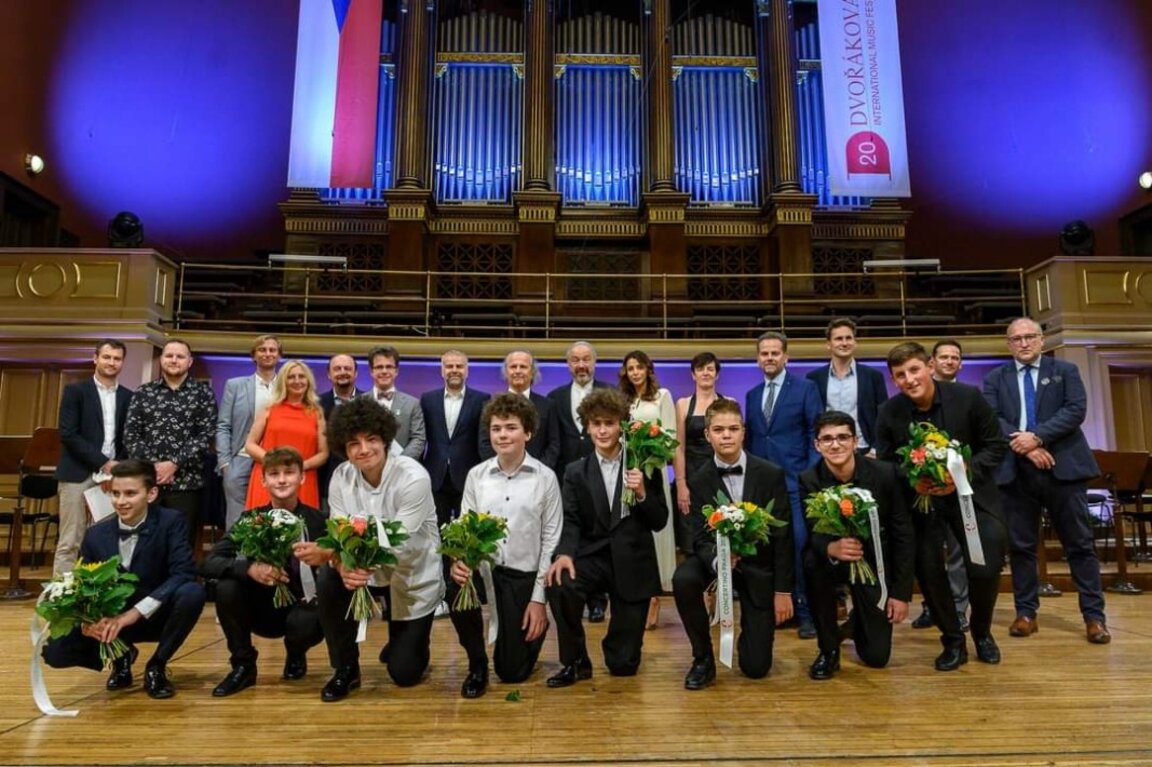 13-годишният пианист Ивайло Василев - сред наградените деца от „Концертино Прага 2020“