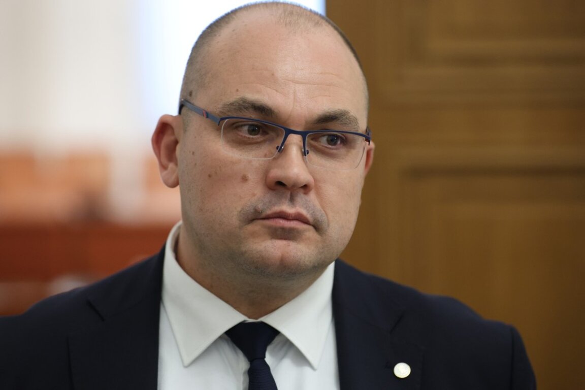 Ротационният председател на комисията Златан Златанов.