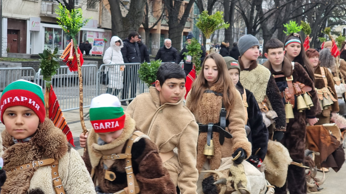 Започна конкурсната програма на Сурва