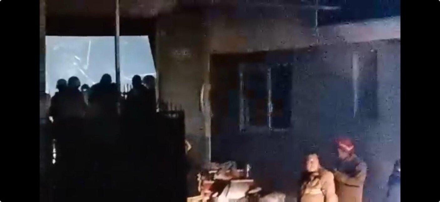 Най-малко 50 души са загинали при голям пожар в дискотека тази нощ в град Кочани.