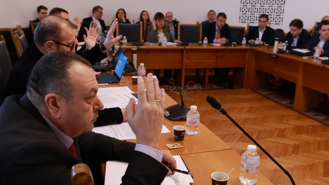 Правната комисия отхвърли ветото върху промените в ИК за секциите в чужбина 