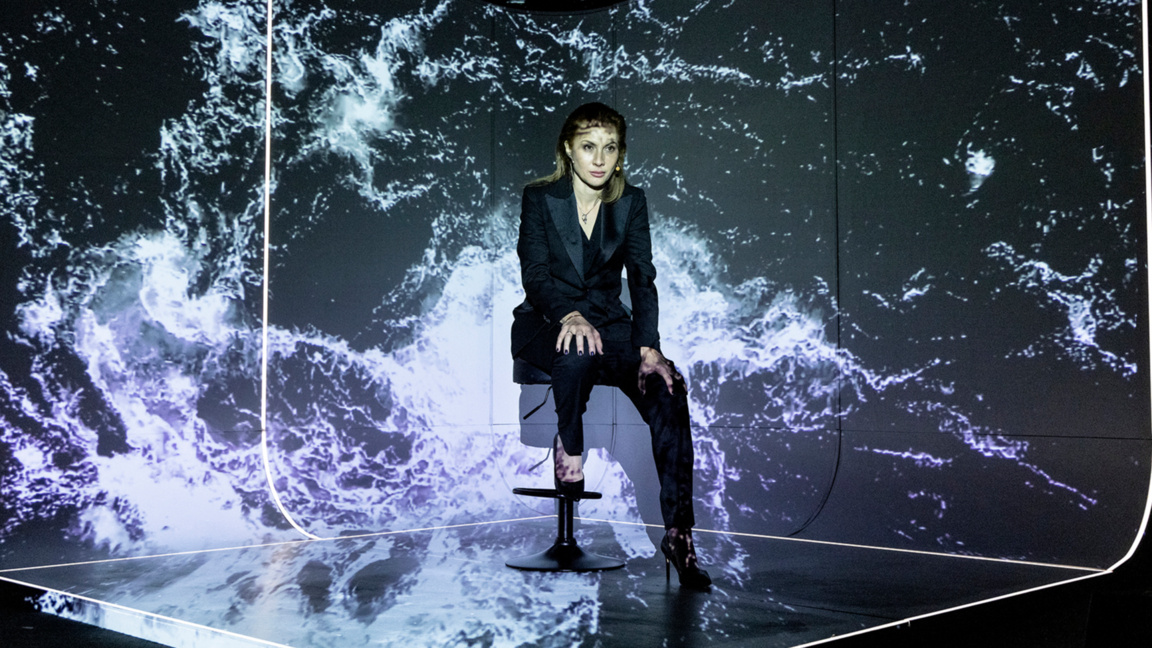 Анастасия Лютова в "Годината на магическ...