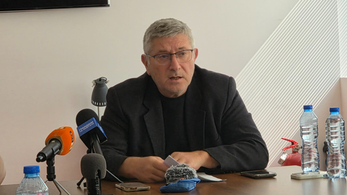 Язовир Камчия е пълен, но пътят на водат...