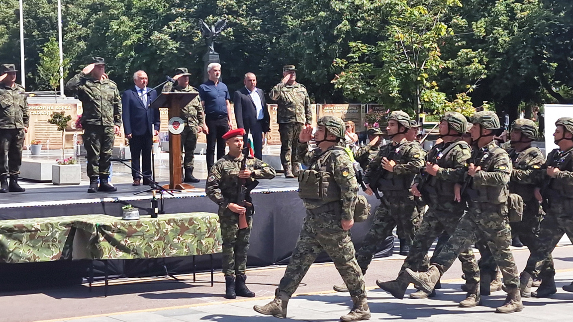 Kontingjent ushtarak bullgar niset për m...