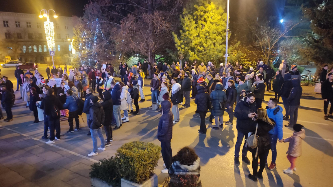 С призиви за активно участие на изборите протече протестът във Велико Търново