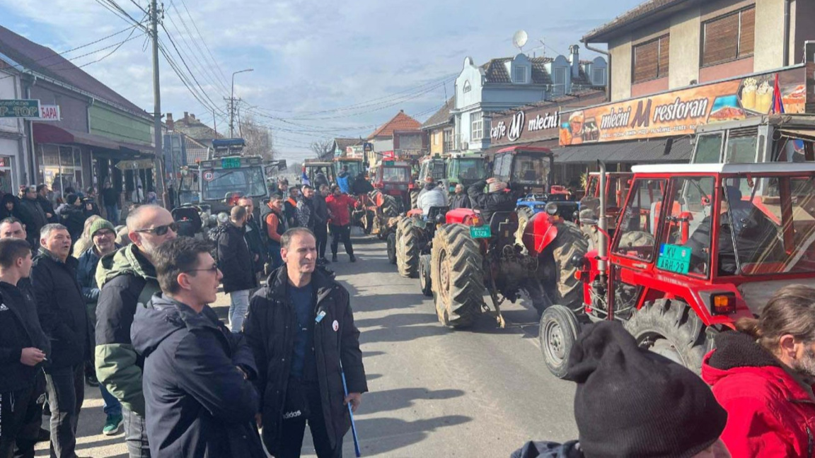 Сръбски фермери блокират пътища, искат по-високи субсидии и забрана за внос