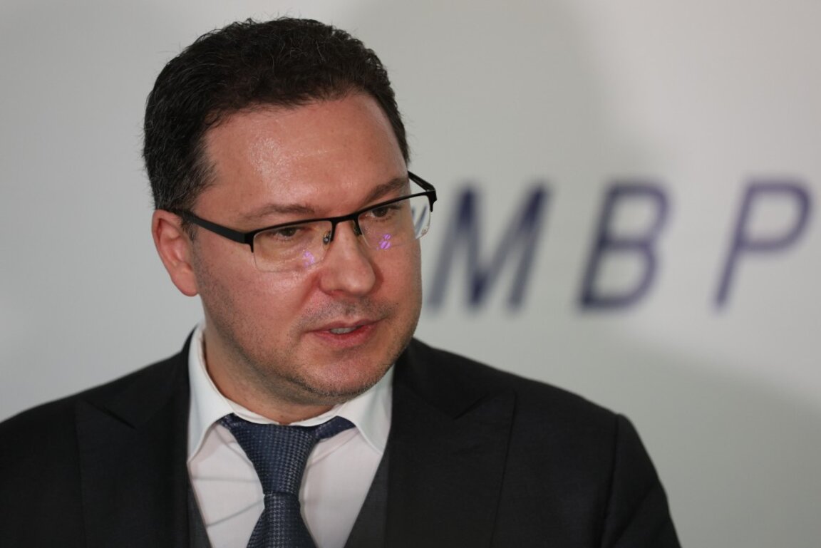 Даниел Митов