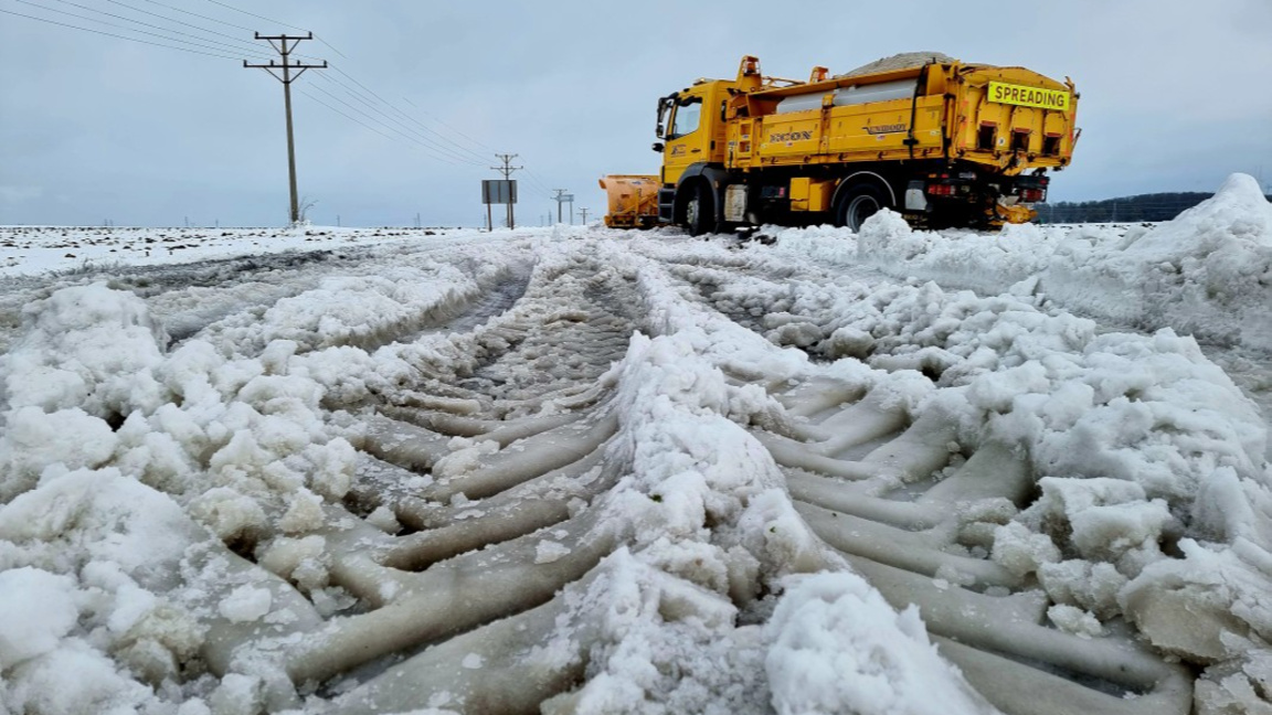 Жълт и оранжев код за сняг в почти цялата страна