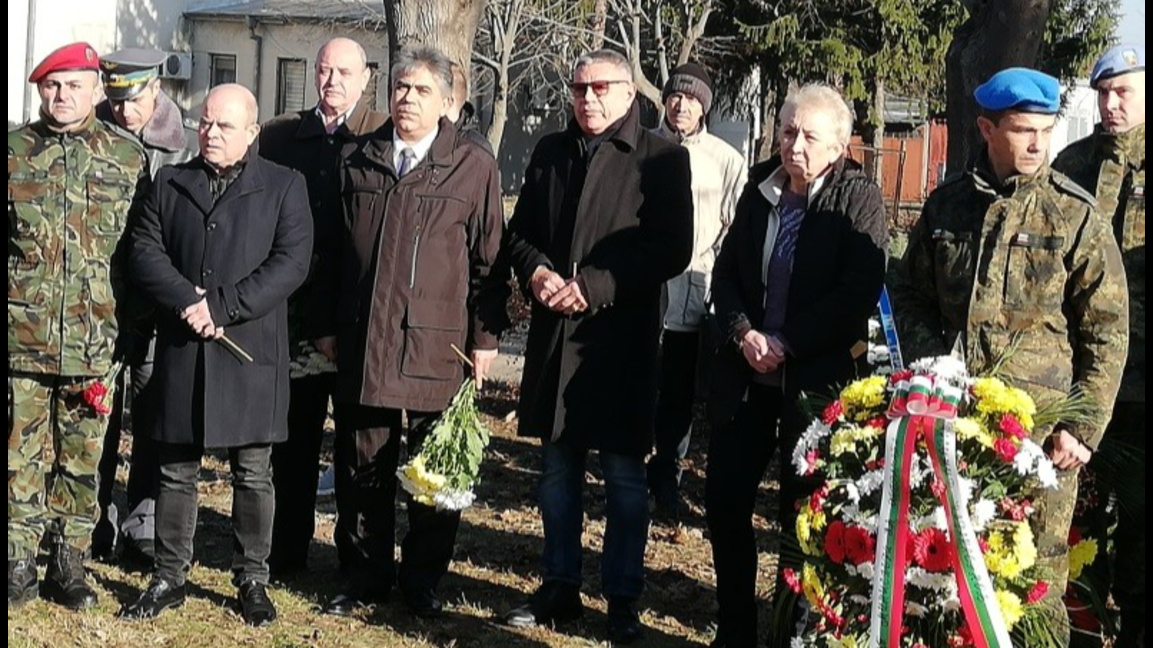 В Русе се състоя панихидата в памет на офицерски кандидат Антон Петров, който загина преди 15 години при атентата срещу българската база в Кербала, Ирак.