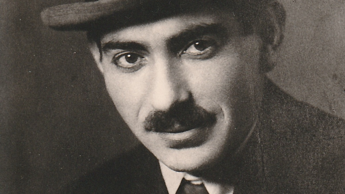 Прочутият художник Жорж Папазов като пис...