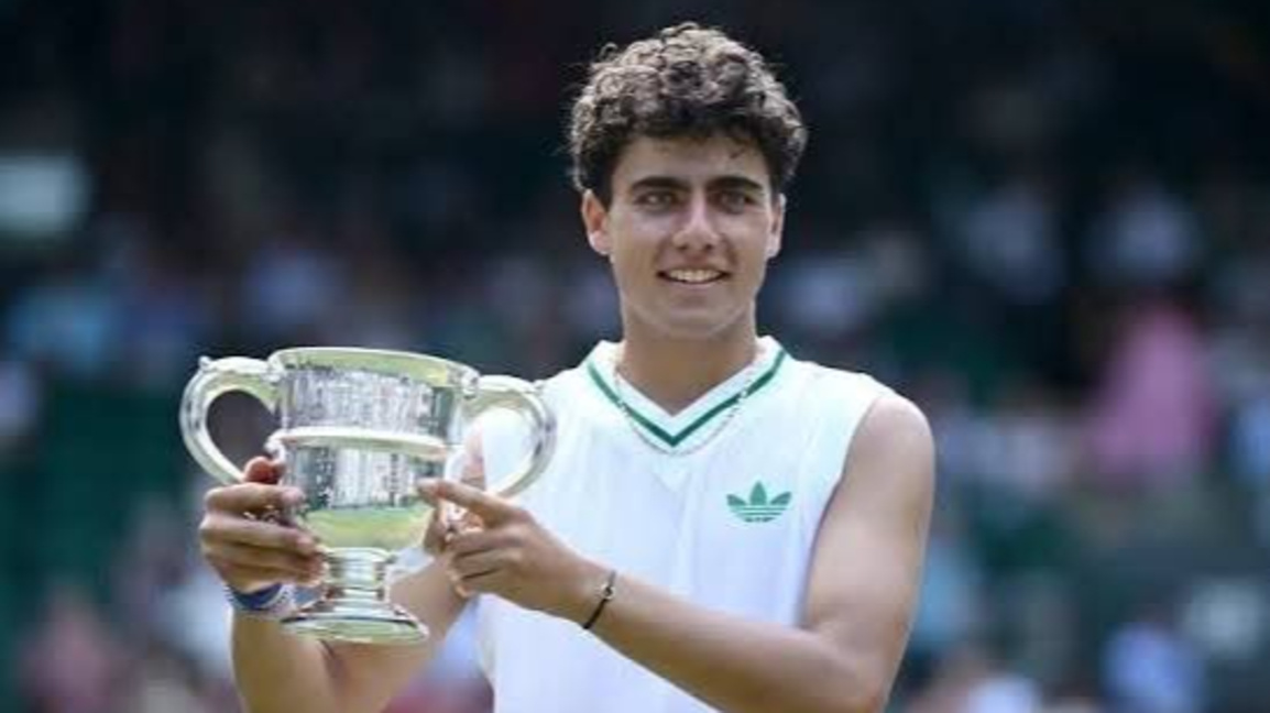 Варненският тенисист Иван Иванов е спорт...