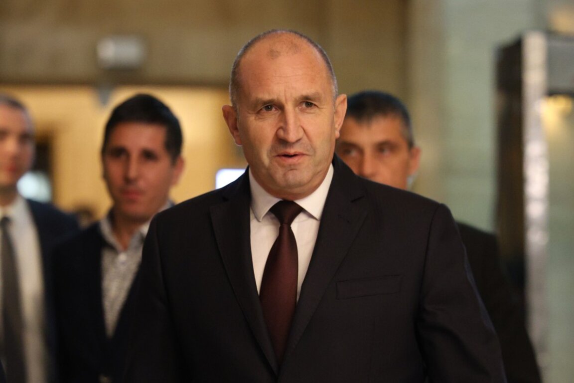 Президентът Румен Радев, който участва в тържественото отбелязване на Деня на металурга, коментира пред представителите на медиите актуалните политически теми - 5 ноември 2024 г.