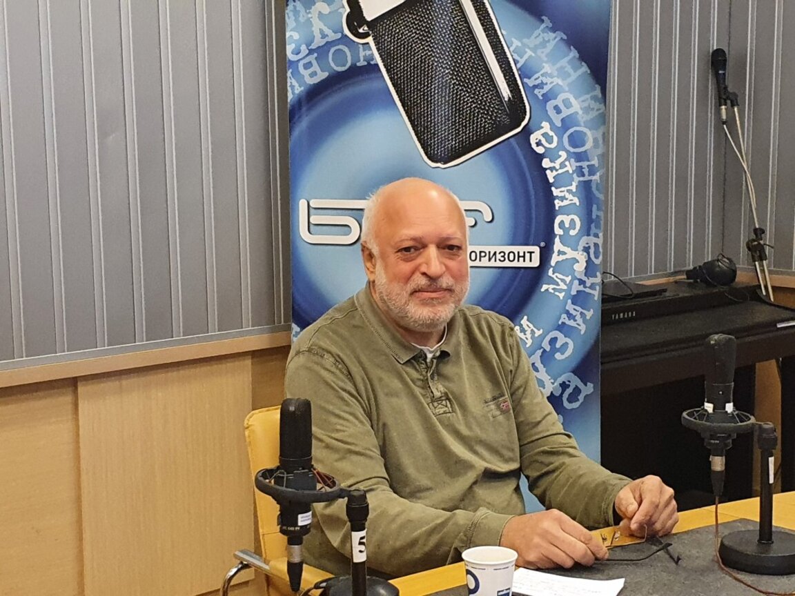 Проф. Велислав Минеков