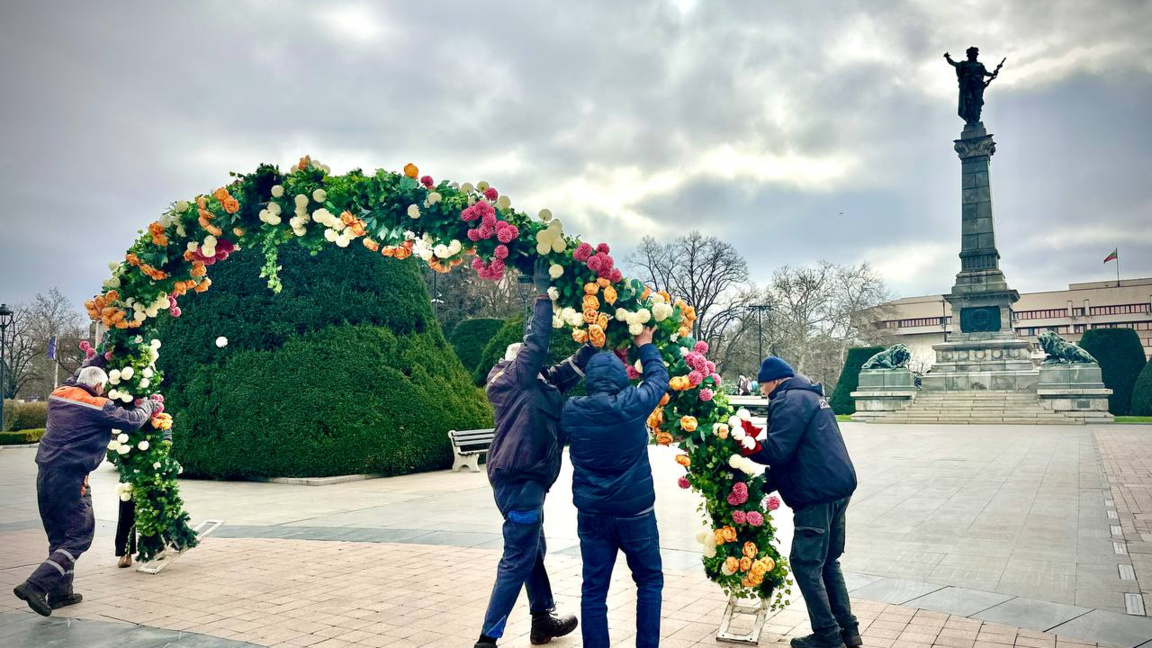 Русе посреща Великден с празнична украса...