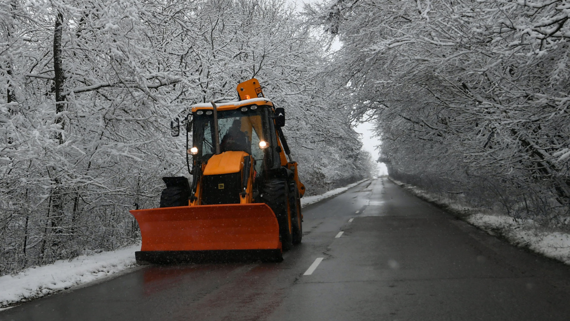 АПИ: Над 515 снегорина обработват републиканските пътища