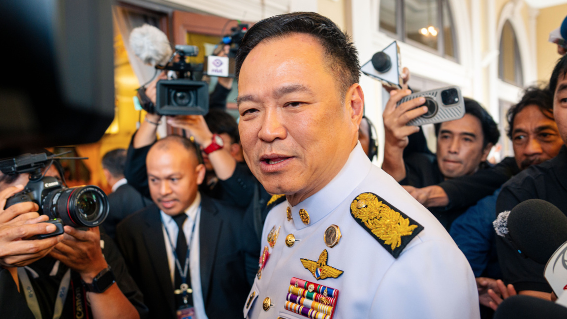 Тайландският премиер Анутин Чарнвиракул