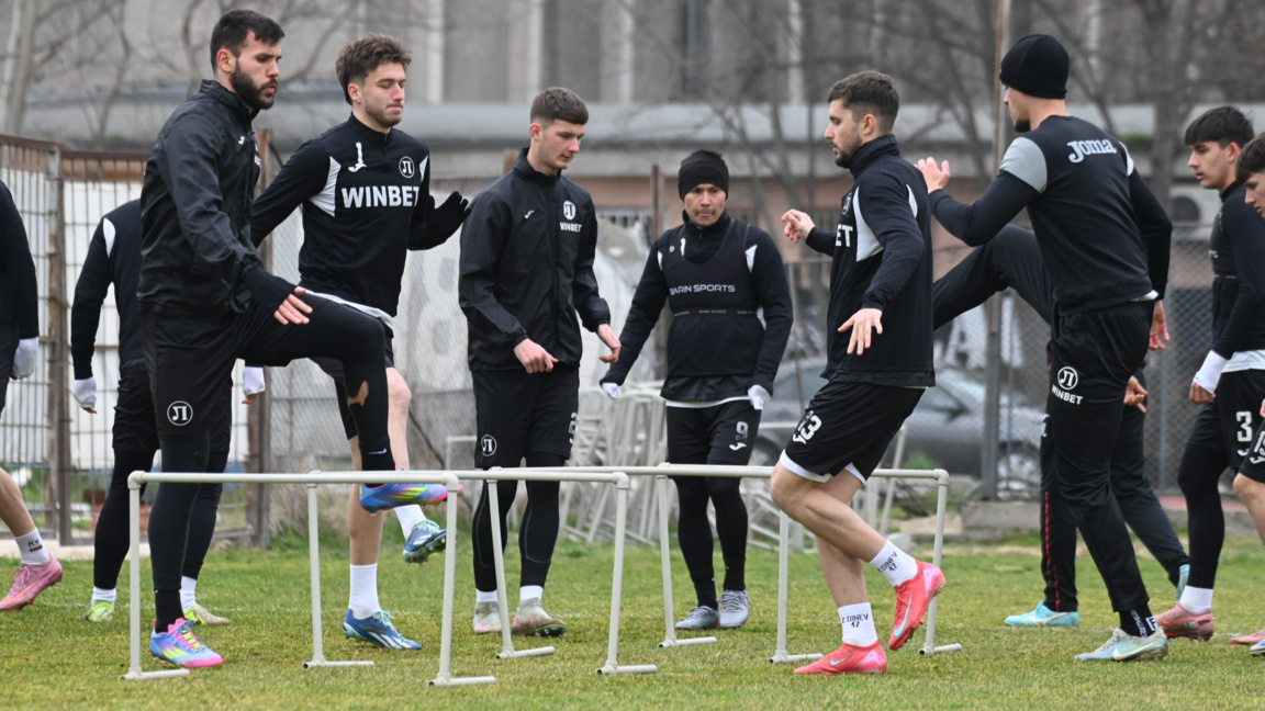 "Локомотив" може да реши битката за титл...