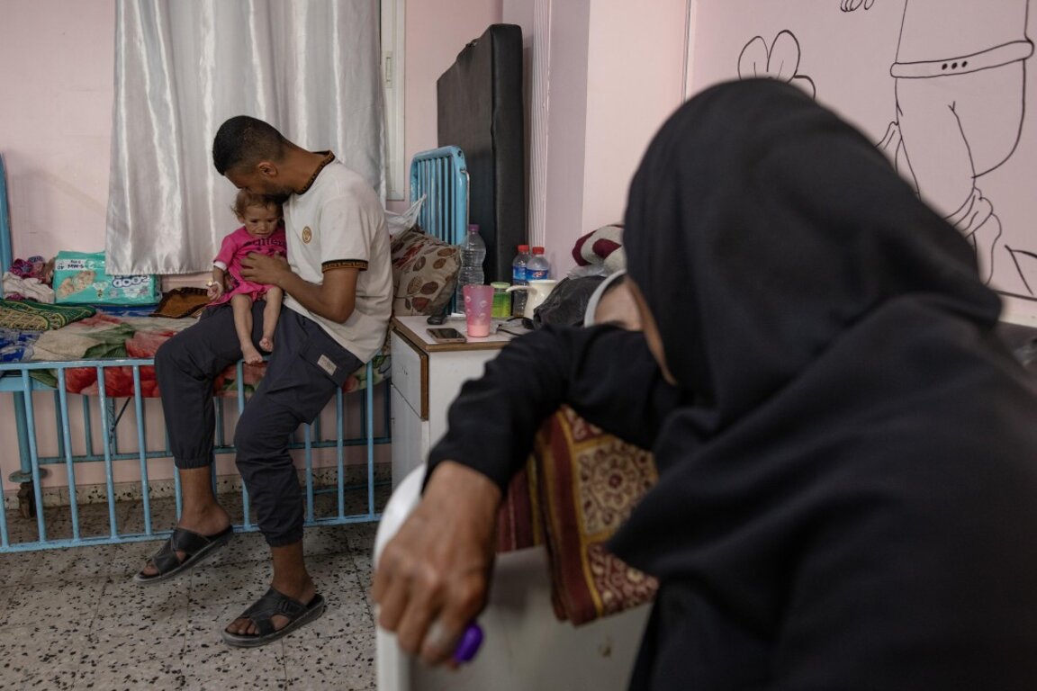 Двегодишно дете е лекувано за недохранване в болницата в Хан Юнис.