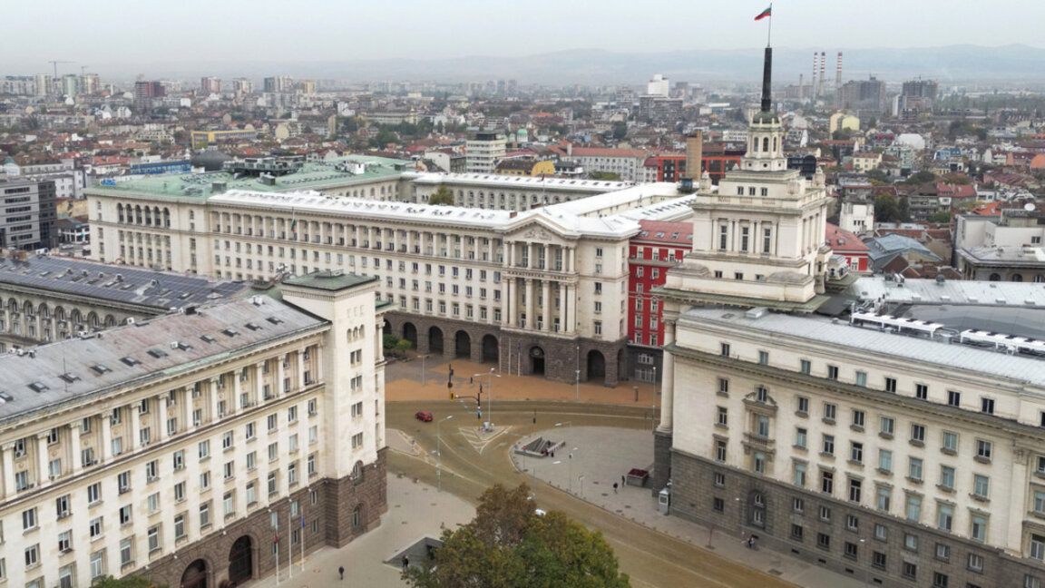 Няма пряка опасност за България след ескалацията в Близкия изток