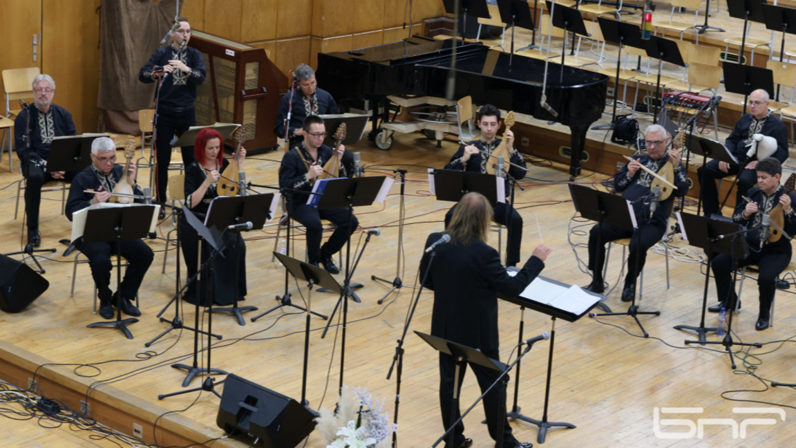 "Надпяване" – фолклорна класация, февруа...