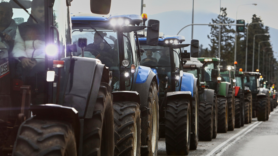  Гръцките фермери отварят пътищата и границите за всички видове автомобили