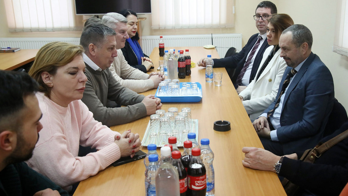 Посланик Ангел Ангелов се срещна с бълга...