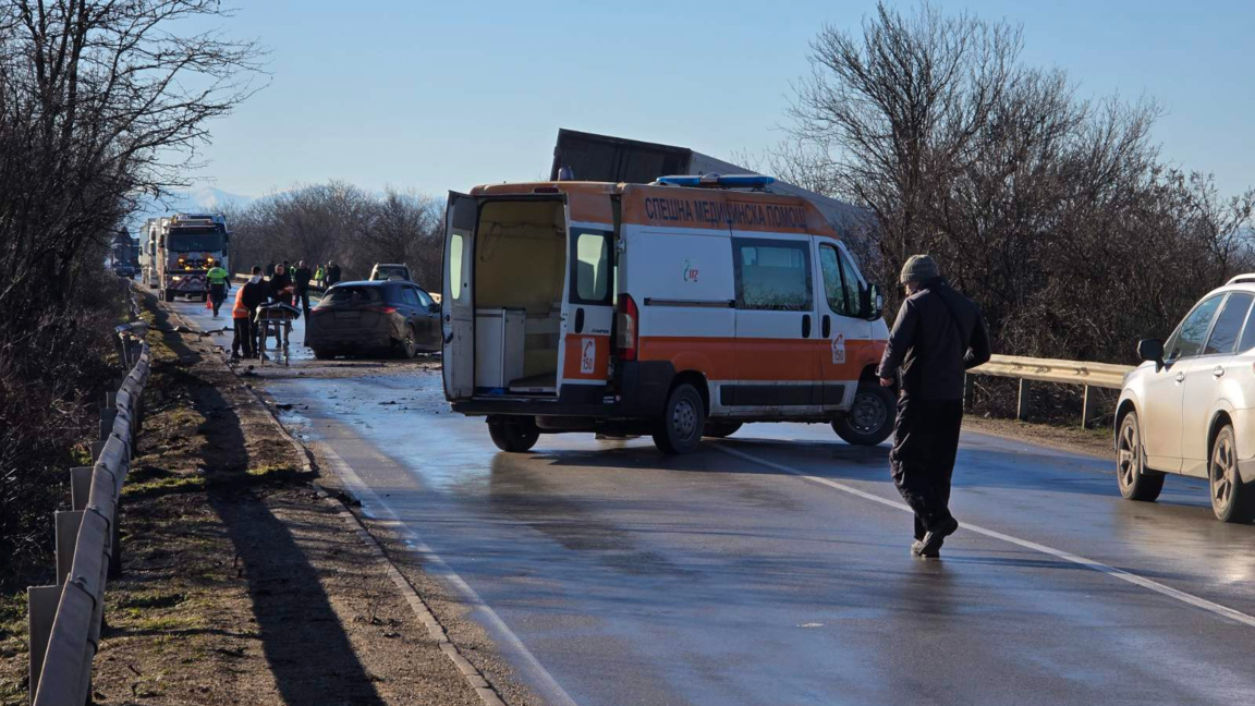 Граждани на протест, искат справедливост за смъртта на д-р Цветан Костадинов