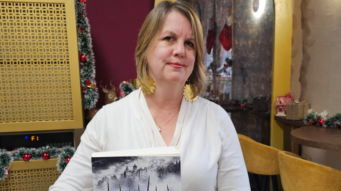 Елизабет Костова