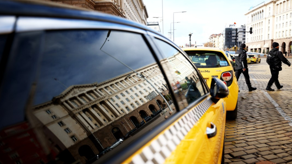 За проблеми с касовите апарати алармират таксиметровите шофьори 