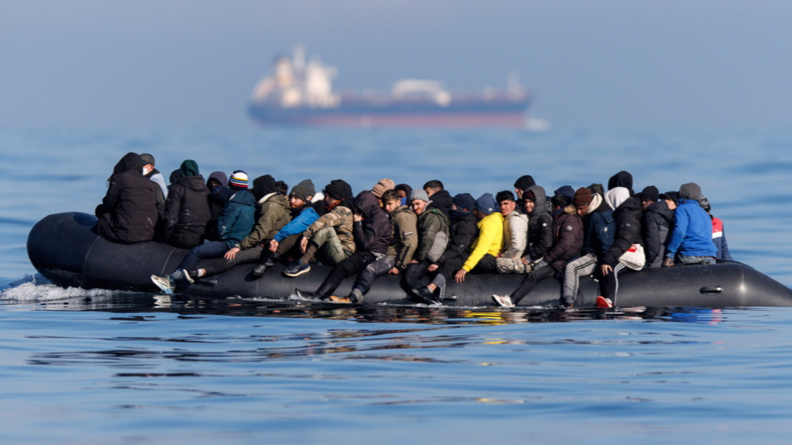 Мигранти, прекосяващи Ламанша на малка лодка, архив, март 2024 г.